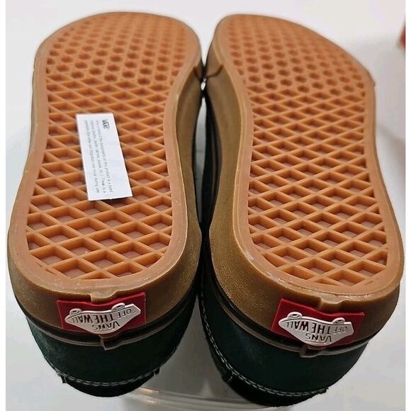 Vans ~Woman 9; Men's 7.5~Chukka Low Trekking Green/Black Suede Gum Sneaker - Picture 7 of 16